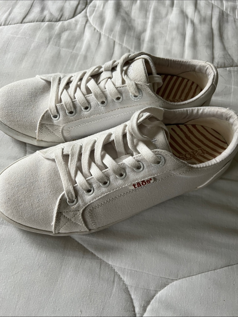 Taos Footwear Women's Low-Top Canvas Sneakers in white with Red Logo